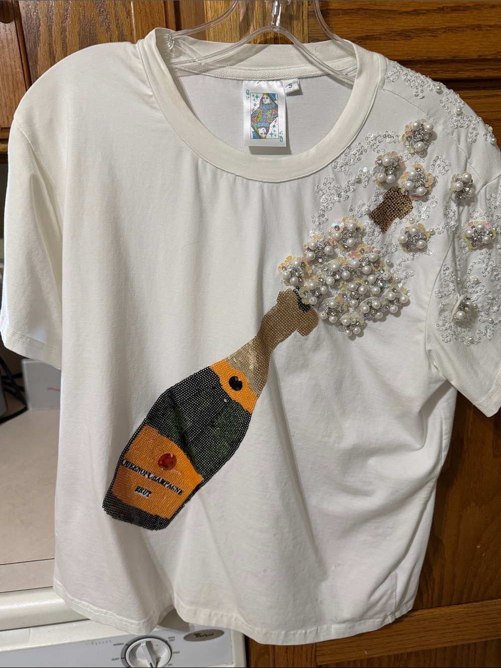 QUEEN OF SPARKLES White Short Sleeve Tee with Beaded Champagne Bottle